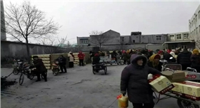 章丘金屬顏料為村民發(fā)福利.jpg 章丘金屬顏料為村民發(fā)福利.jpg