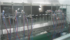 噴涂作業(yè).jpg 噴涂作業(yè).jpg